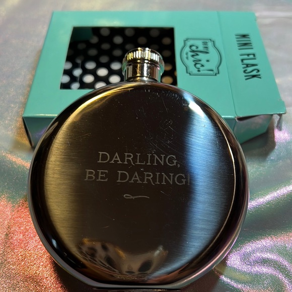 New, small Flask - Picture 3 of 11